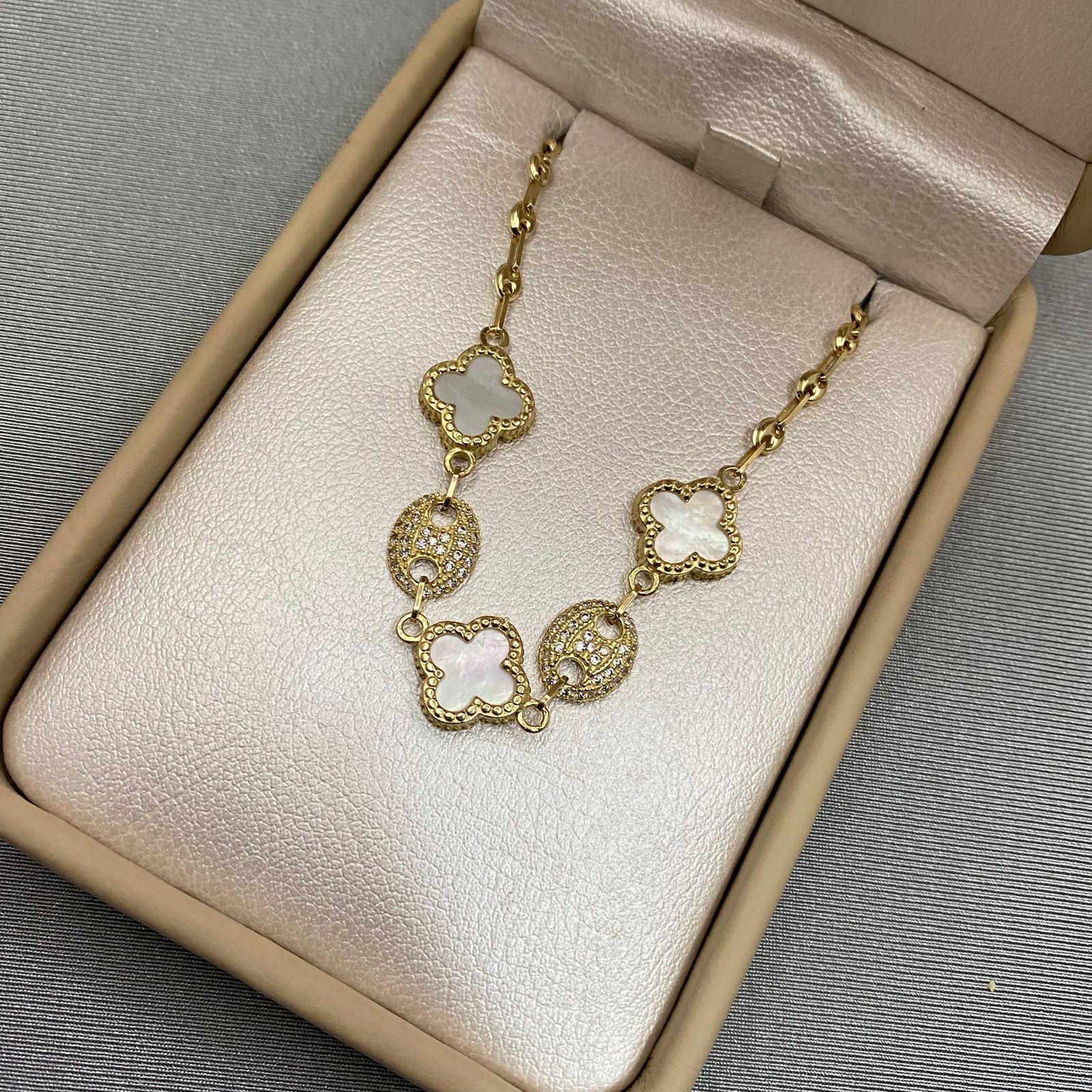 Pulso tejido gc trebol fondo nacar Oro amarillo 18k +1 / 6,60 Gr / 18 cm Broche 0,40